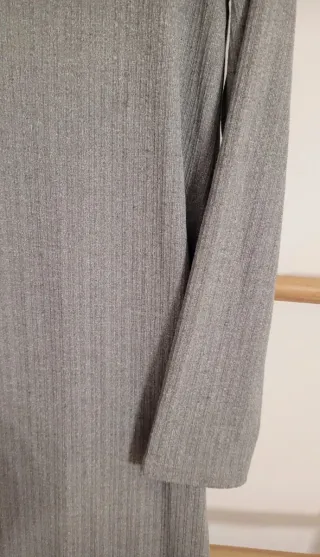 Vestido midi gris de canalé