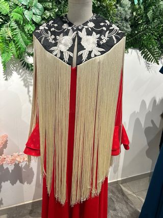 Capa Mantón Flecos Beige y Negro