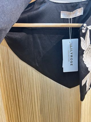 Capa Mantón Flecos Beige y Negro