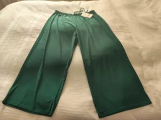 Lote de ropa de tallas grandes.