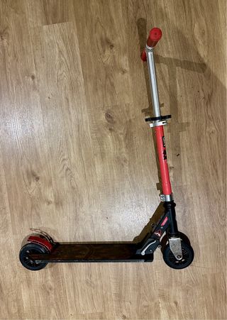 Patinete Oxelo rojo y negro