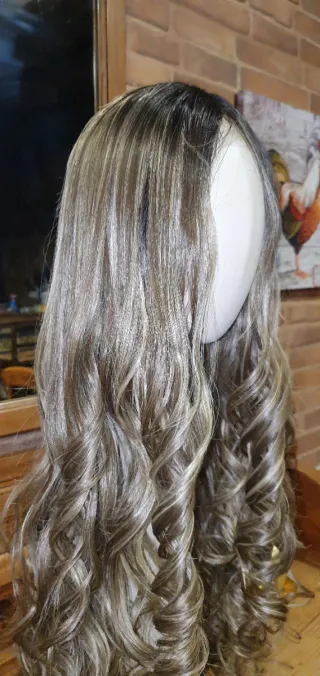 Peluca Lacefront rizos vistosos Usada un Cosplay.