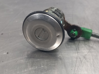 CERRADURA PUERTA DELANTERA DERECHA NISSAN PICKUP