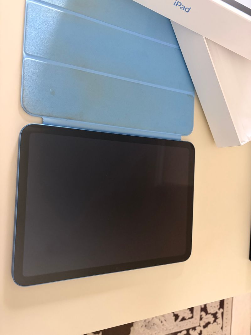 iPad 10ª Generación 64GB + Funda Azul