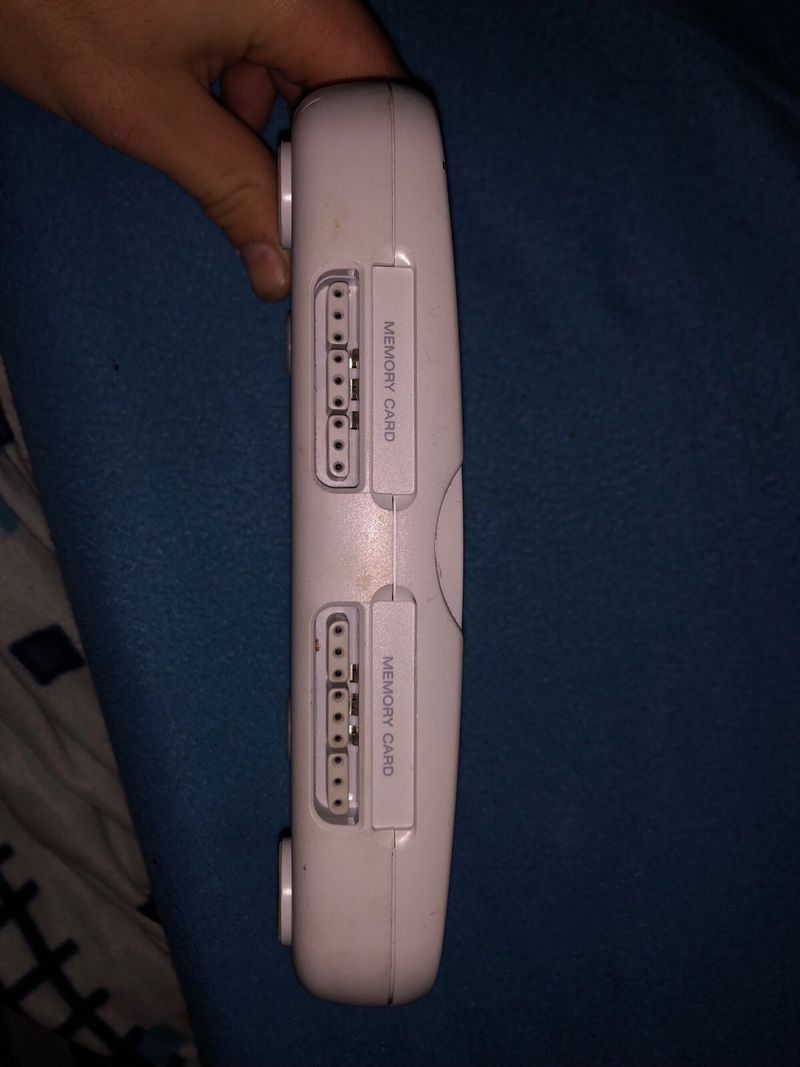 Consola Sony PS one con mando ps2 con defecto afbeelding 3
