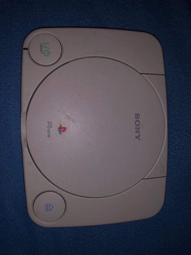 Consola Sony PS one con mando ps2 con defecto afbeelding 2