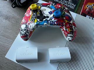 Xbox One S + Mando + Cascos + 2 Juegos