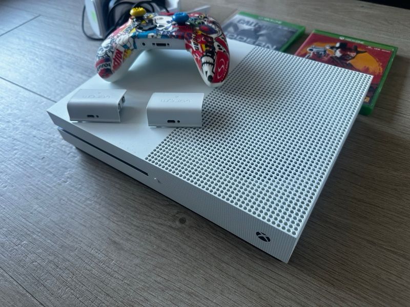Xbox One S + Mando + Cascos + 2 Juegos afbeelding 2