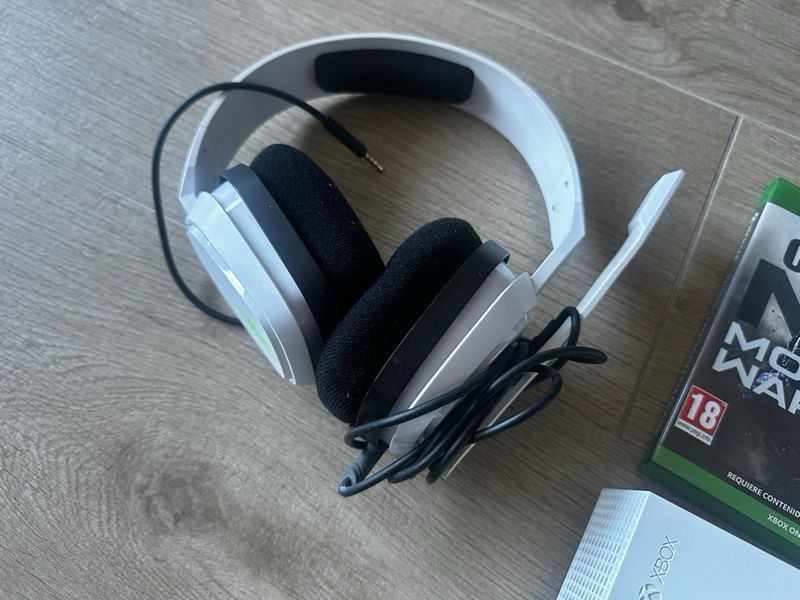 Xbox One S + Mando + Cascos + 2 Juegos afbeelding 5
