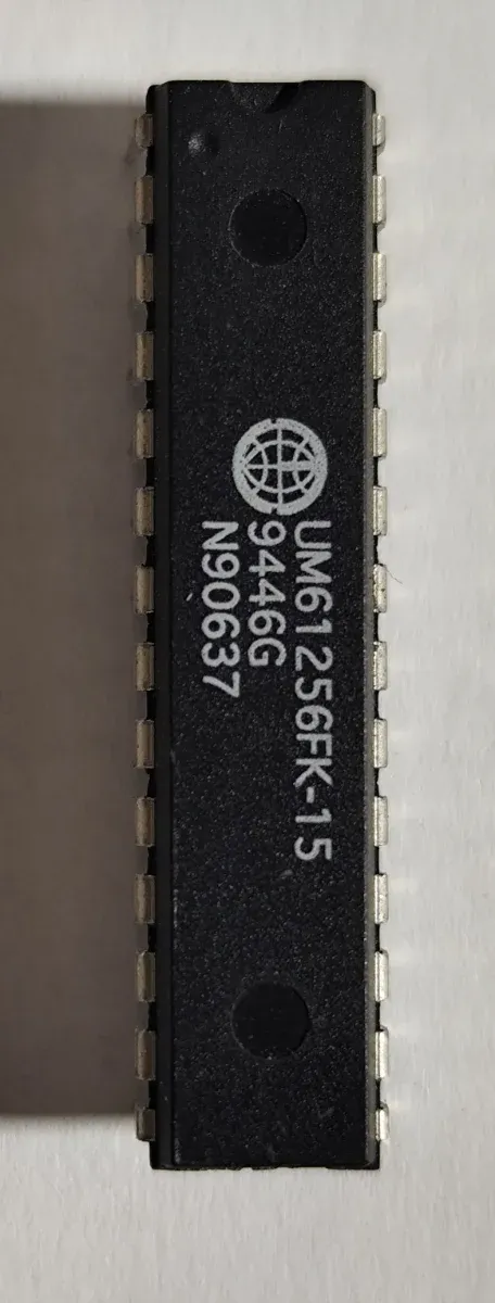 UM61256FK-15 Memoria RAM