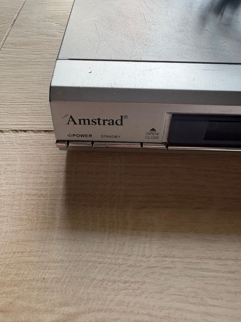 Reproductor de DVD Amstrad en funcionamiento afbeelding 2