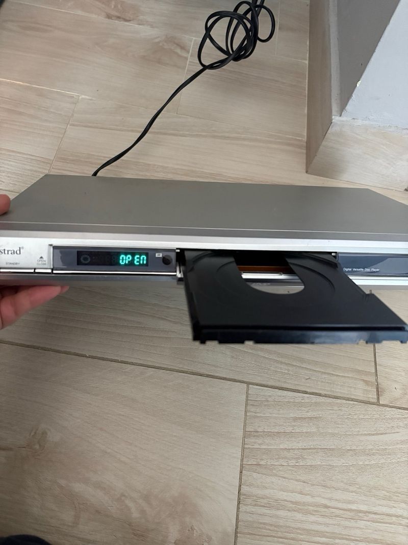 Reproductor de DVD Amstrad en funcionamiento afbeelding 9