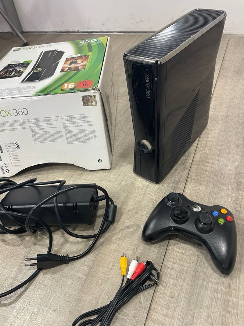 Xbox 360 250GB con juegos y accesorios afbeelding 3