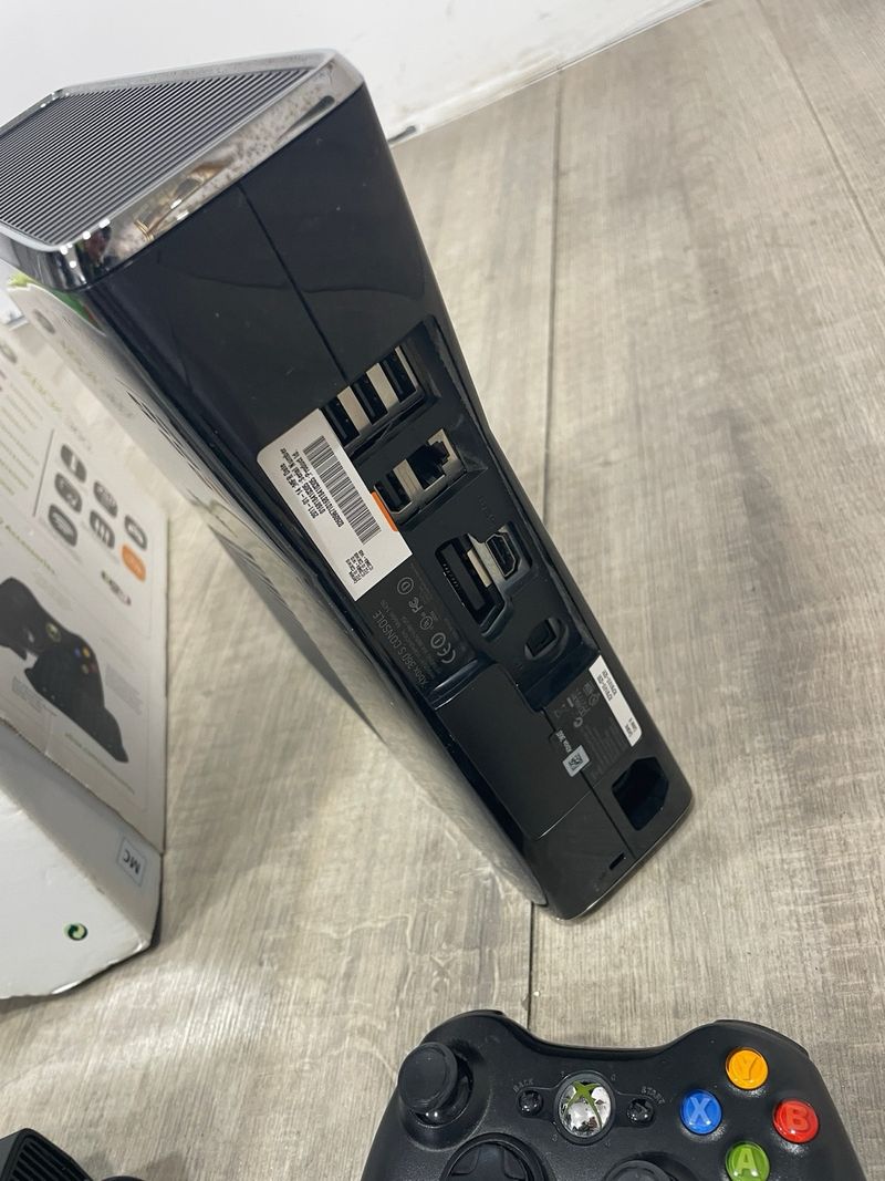 Xbox 360 250GB con juegos y accesorios afbeelding 7