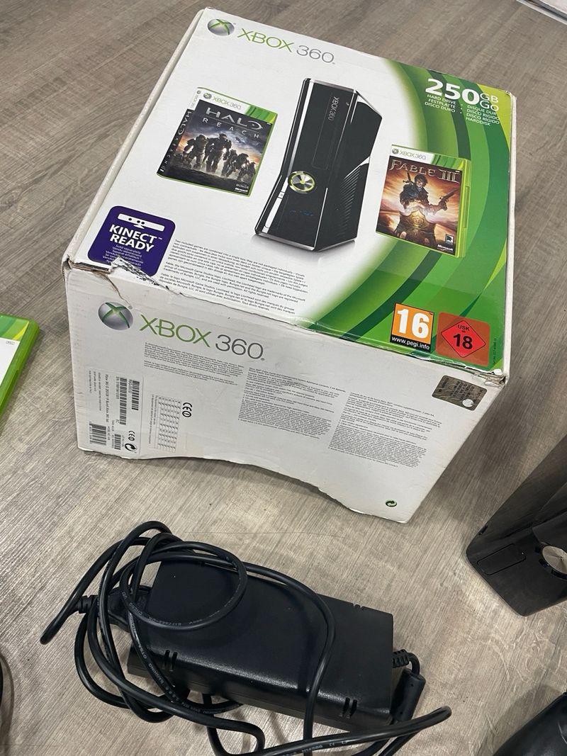 Xbox 360 250GB con juegos y accesorios afbeelding 4