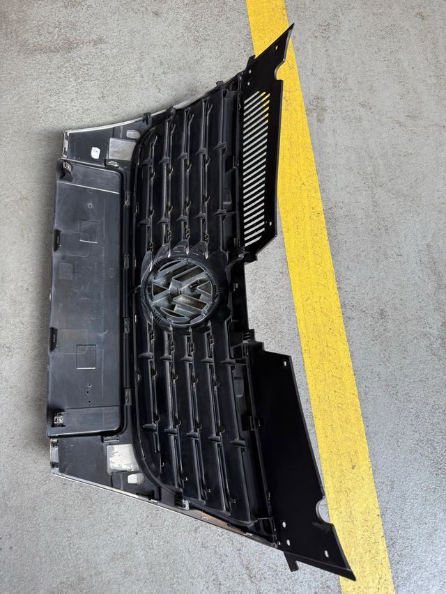 Rejilla Central Parachoques VW Passat B6 Cromada