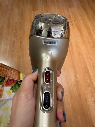 Secador ghd dorado y plateado