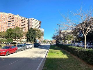 Local comercial en alquiler en Teatinos en Málaga