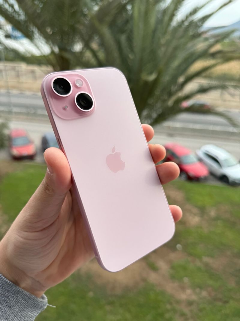 iPhone 15 - 93% Batería