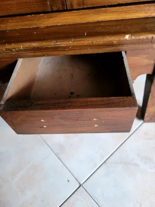 Mueble antiguo de madera