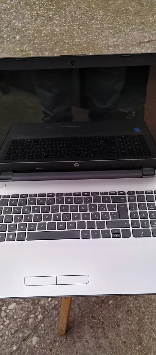 Portátil HP Core i3 con cargador