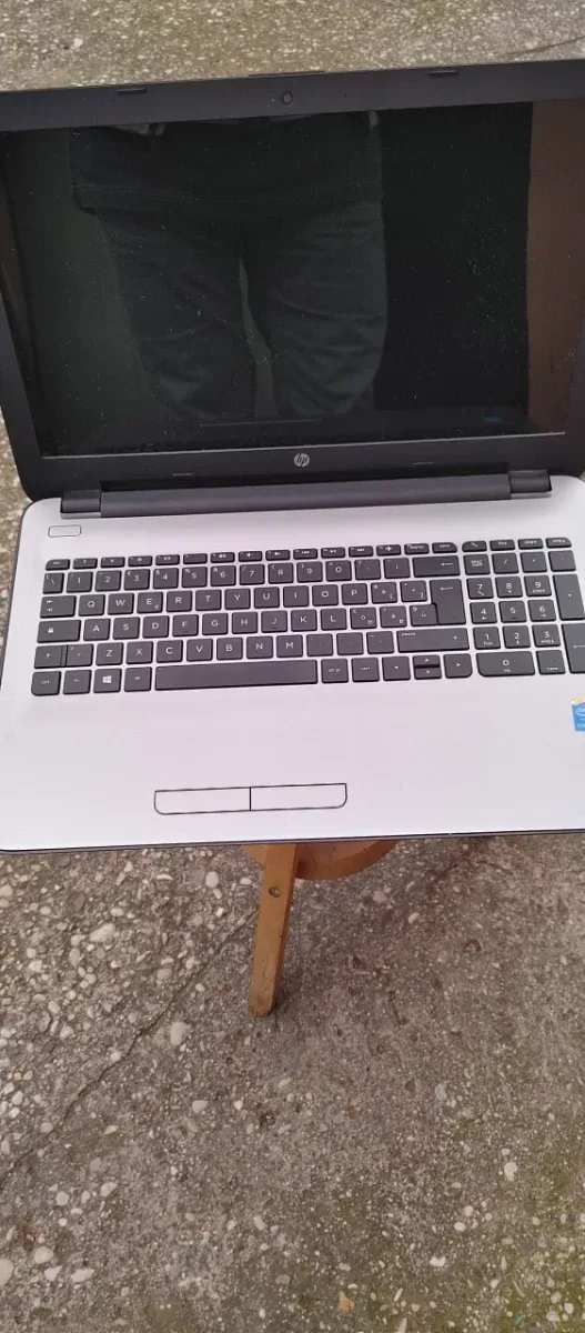 Portátil HP Core i3 con cargador afbeelding 3