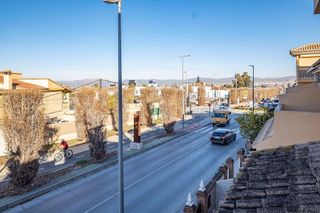 Casa adosada en venta en Zubia (La)