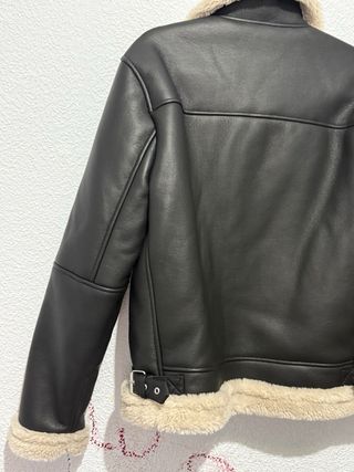 Chaqueta Zara efecto piel forrada