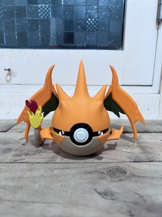Poké Ball Naranja y Marrón