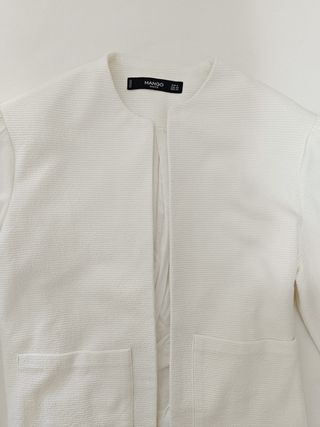 Chaqueta corta blanca Mango