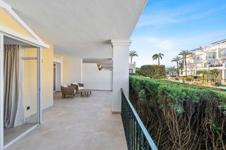 Piso en venta en Los Naranjos - Las Brisas en Marbella