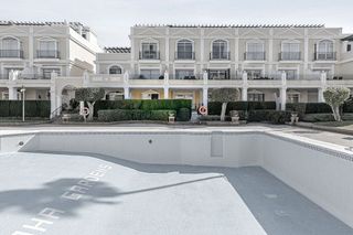 Piso en venta en Los Naranjos - Las Brisas en Marbella