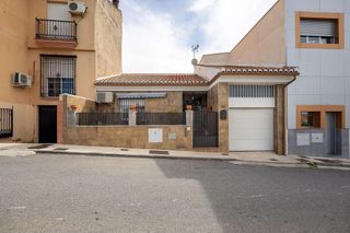 Casa adosada en venta en Peligros