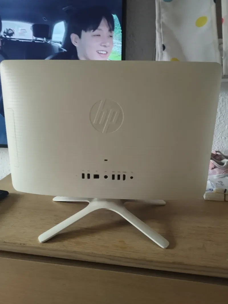Ordenador HP Beige con teclado y maus incluido