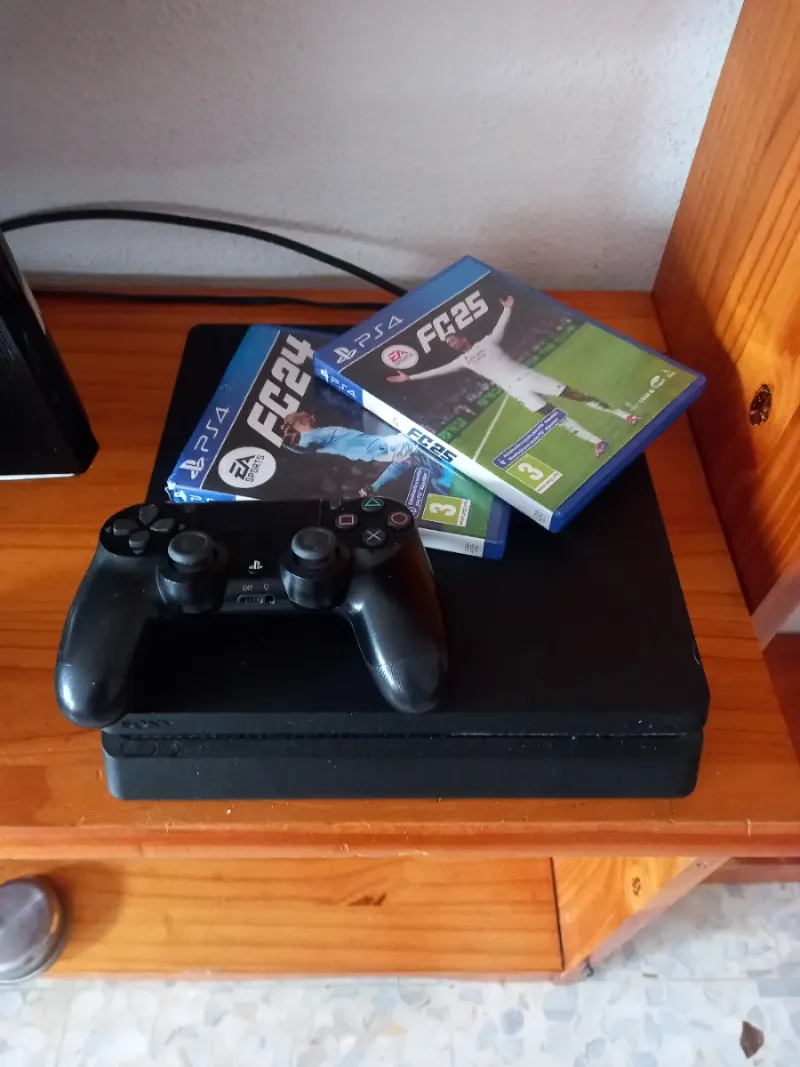 Consola PS4 + 2 Juegos FIFA