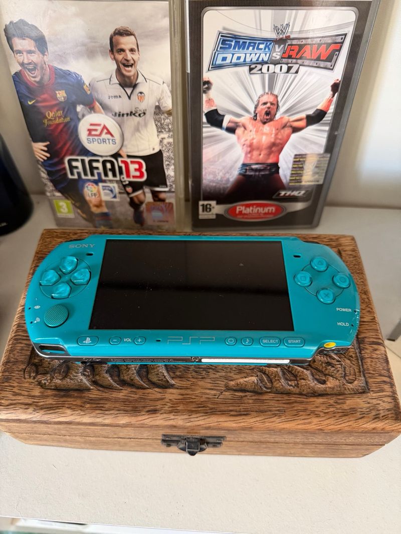 Sony PSP Slim Verde + 2 Juegos