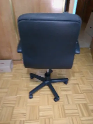 Silla de oficina negra