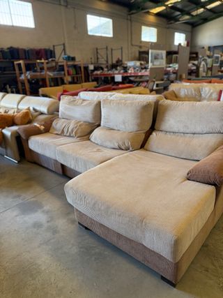 Sofá chaise longue beige y marrón