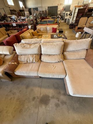 Sofá chaise longue beige y marrón