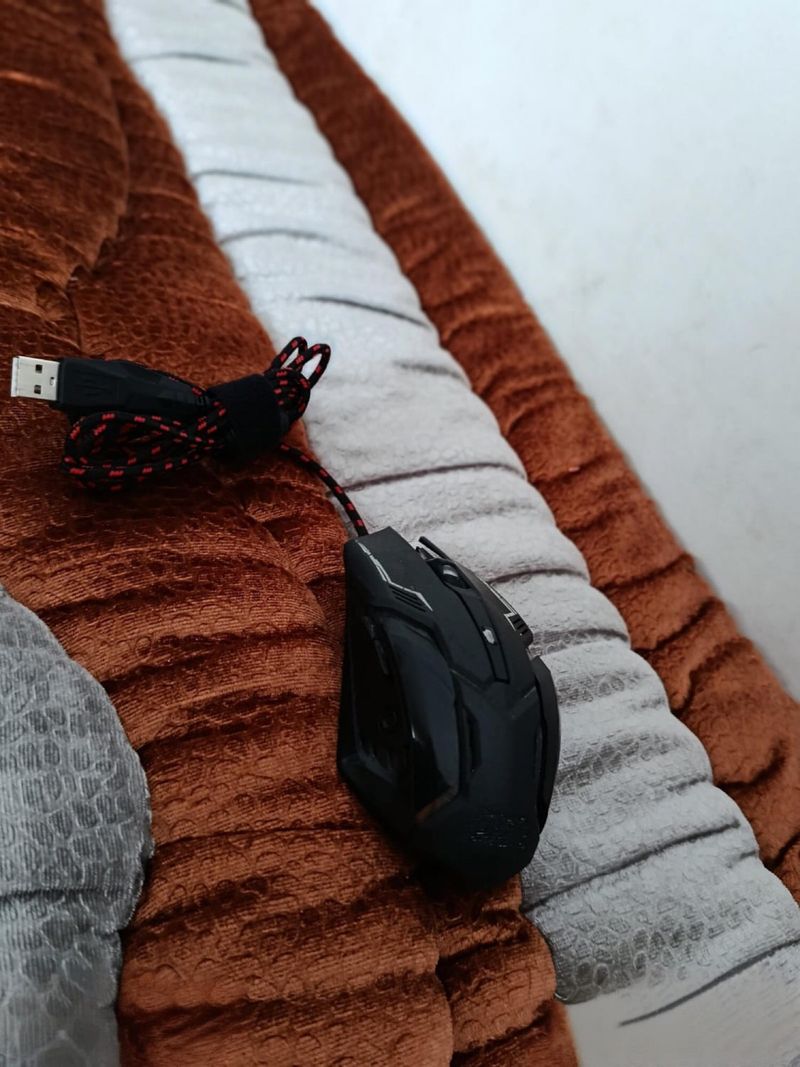 Mouse Gamer RGB Ergonómico en Perfecto Estado