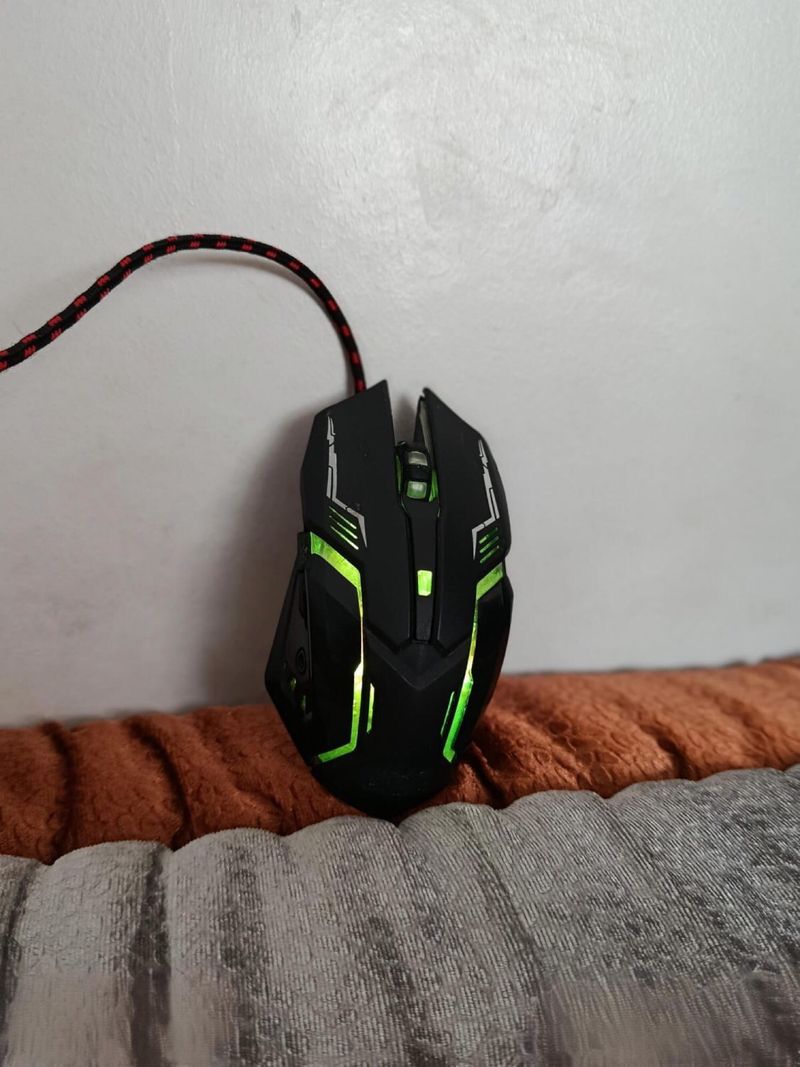 Mouse Gamer RGB Ergonómico en Perfecto Estado afbeelding 4