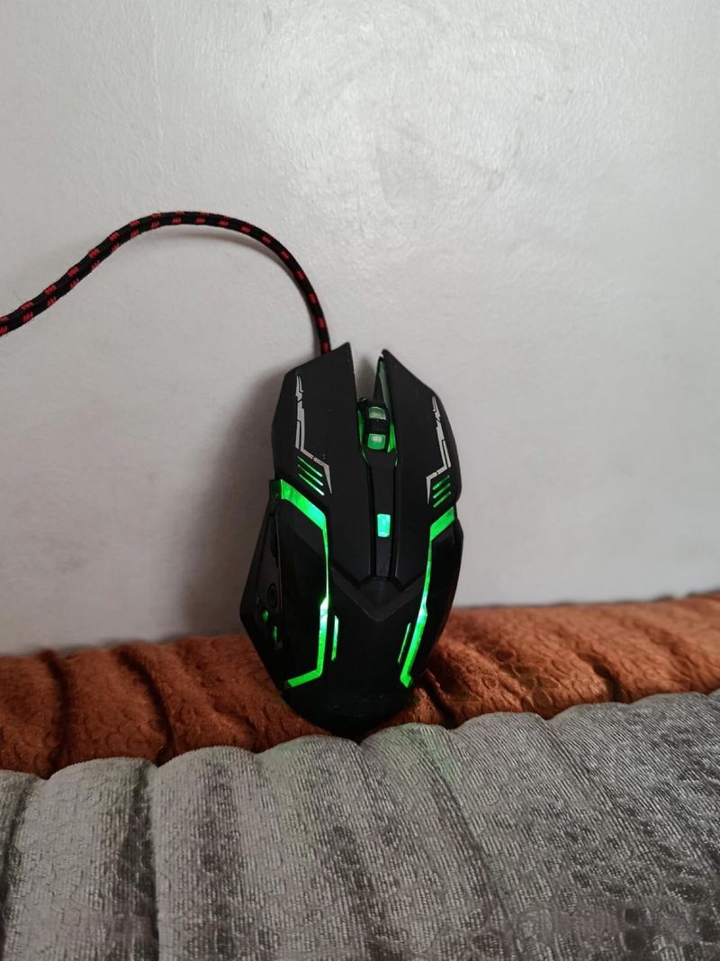 Mouse Gamer RGB Ergonómico en Perfecto Estado afbeelding 5