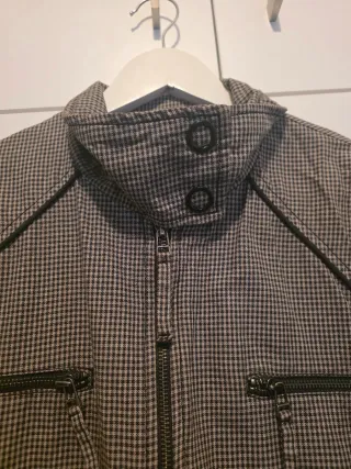 Chaqueta estilo bomber cuadros