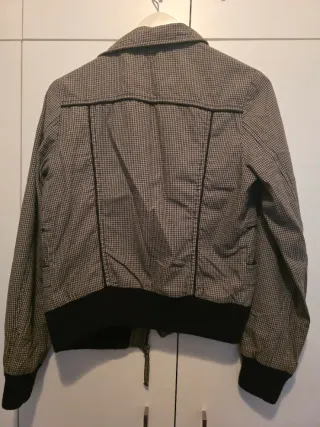 Chaqueta estilo bomber cuadros