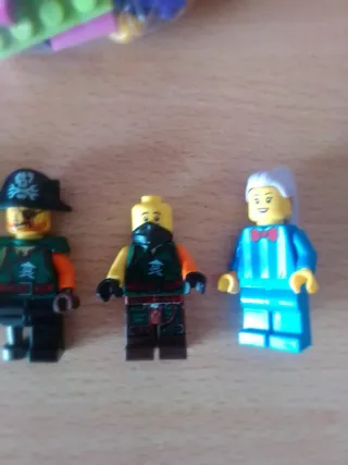 Lote Lego Figuras y Piezas