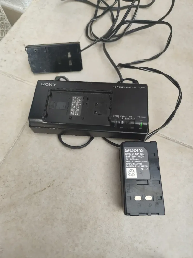 Cargador Sony AC-V35 y 2 Baterías afbeelding 2