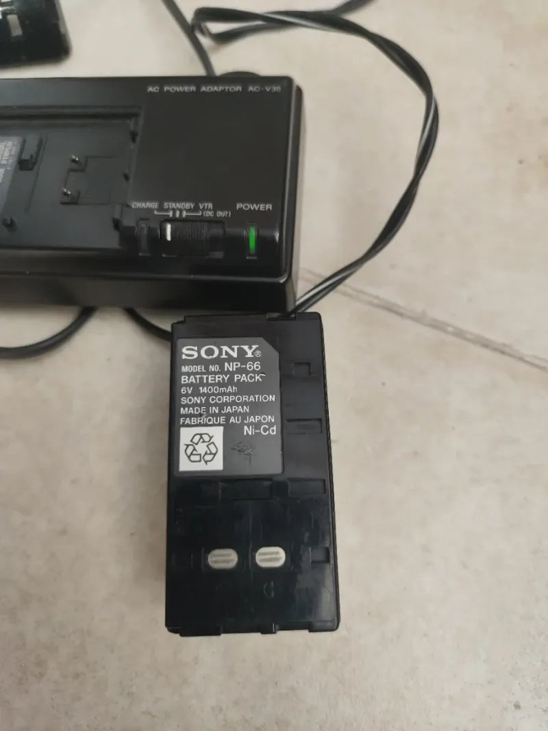 Cargador Sony AC-V35 y 2 Baterías afbeelding 3