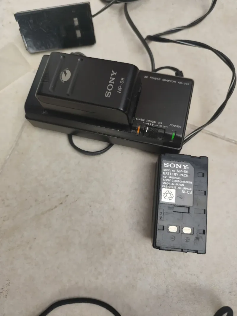 Cargador Sony AC-V35 y 2 Baterías afbeelding 4