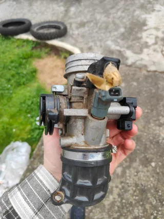 Cuerpo Inyección y Depósito Aceite F650 GS