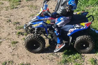 SE VENDEN Dos Quad infantil Xtreme rojo y azul